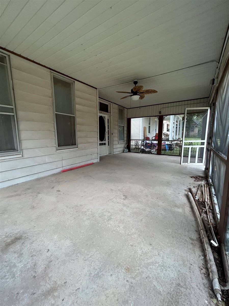 315 East Central, Arkansas City, KS 37005