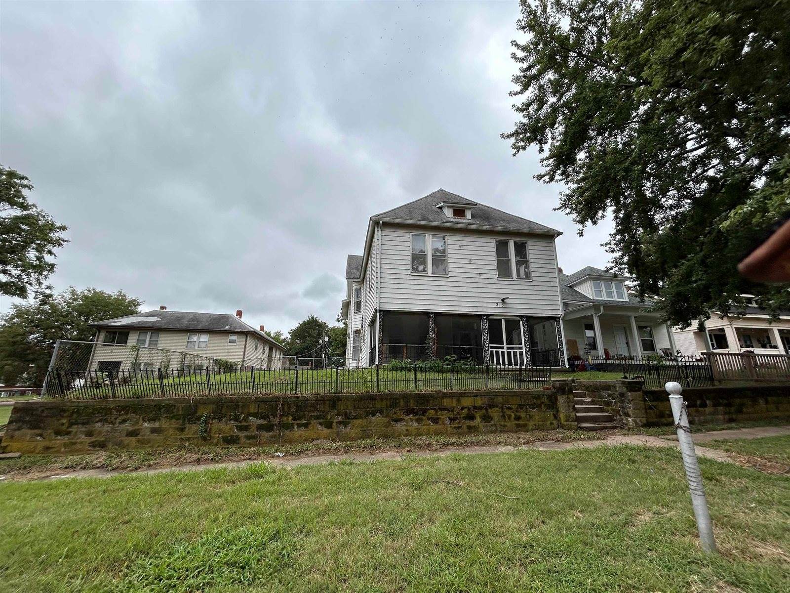 315 East Central, Arkansas City, KS 37005