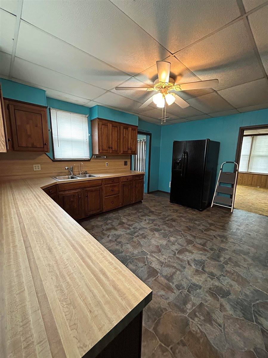 315 East Central, Arkansas City, KS 37005