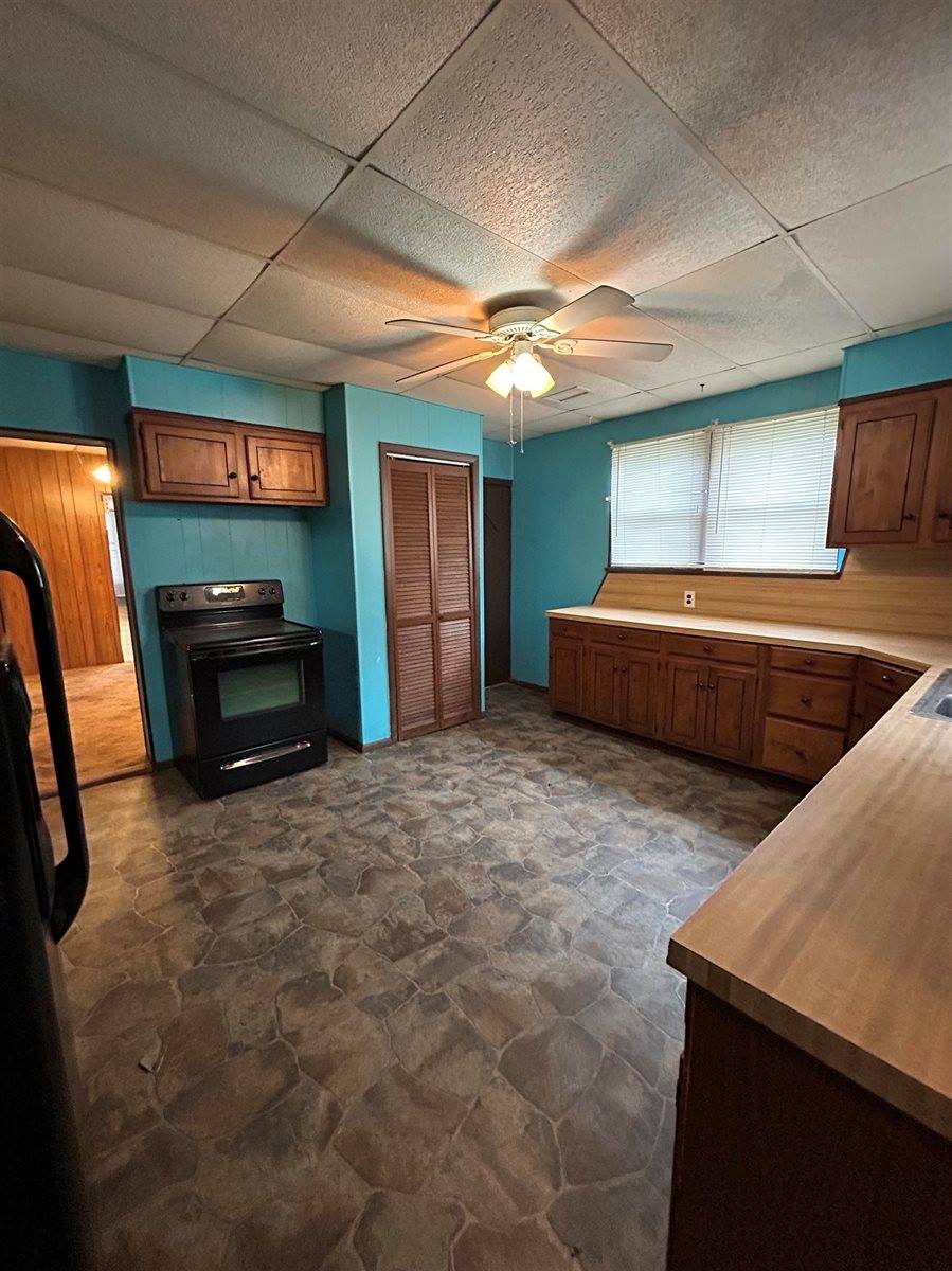 315 East Central, Arkansas City, KS 37005