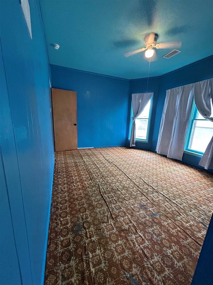 315 East Central, Arkansas City, KS 37005