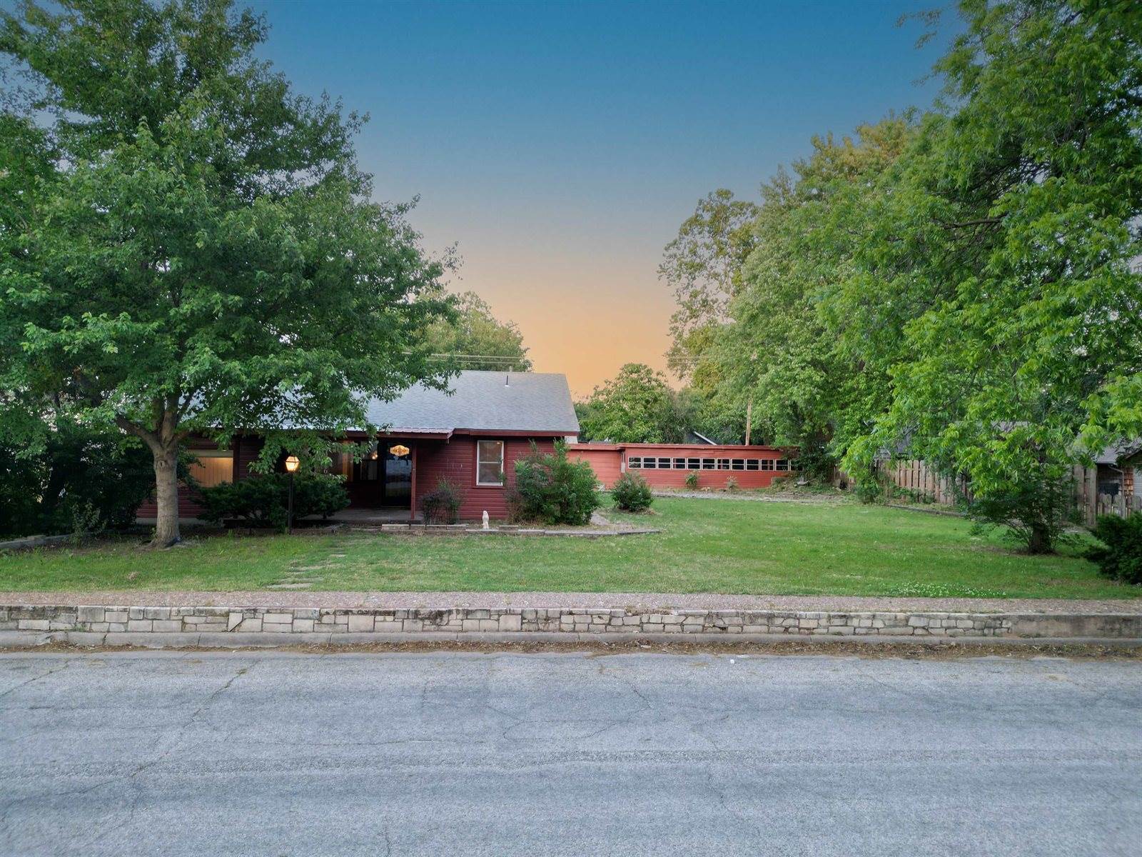 1326 North C St, Arkansas City, KS 67005