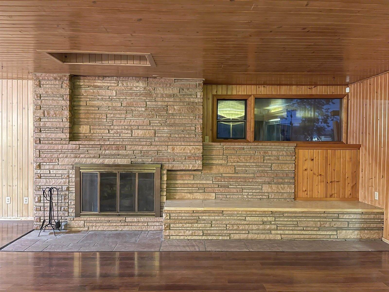 1326 North C St, Arkansas City, KS 67005