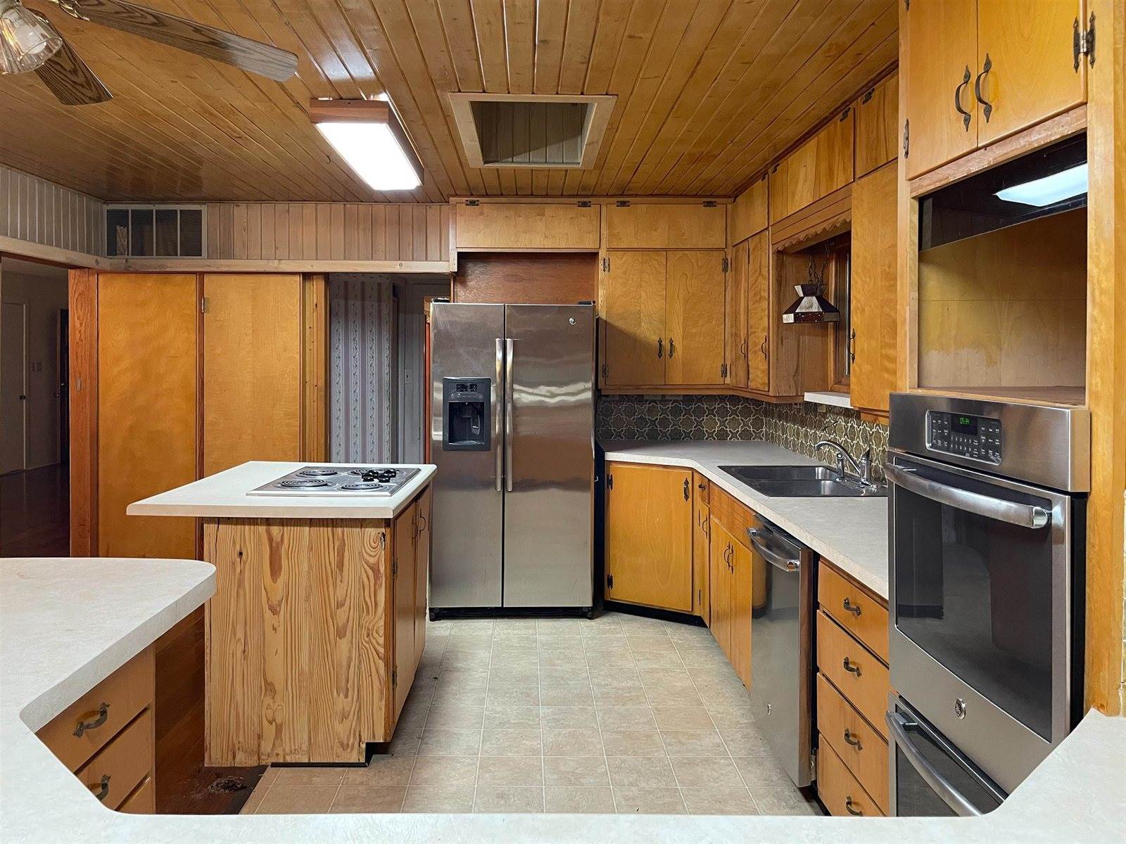 1326 North C St, Arkansas City, KS 67005