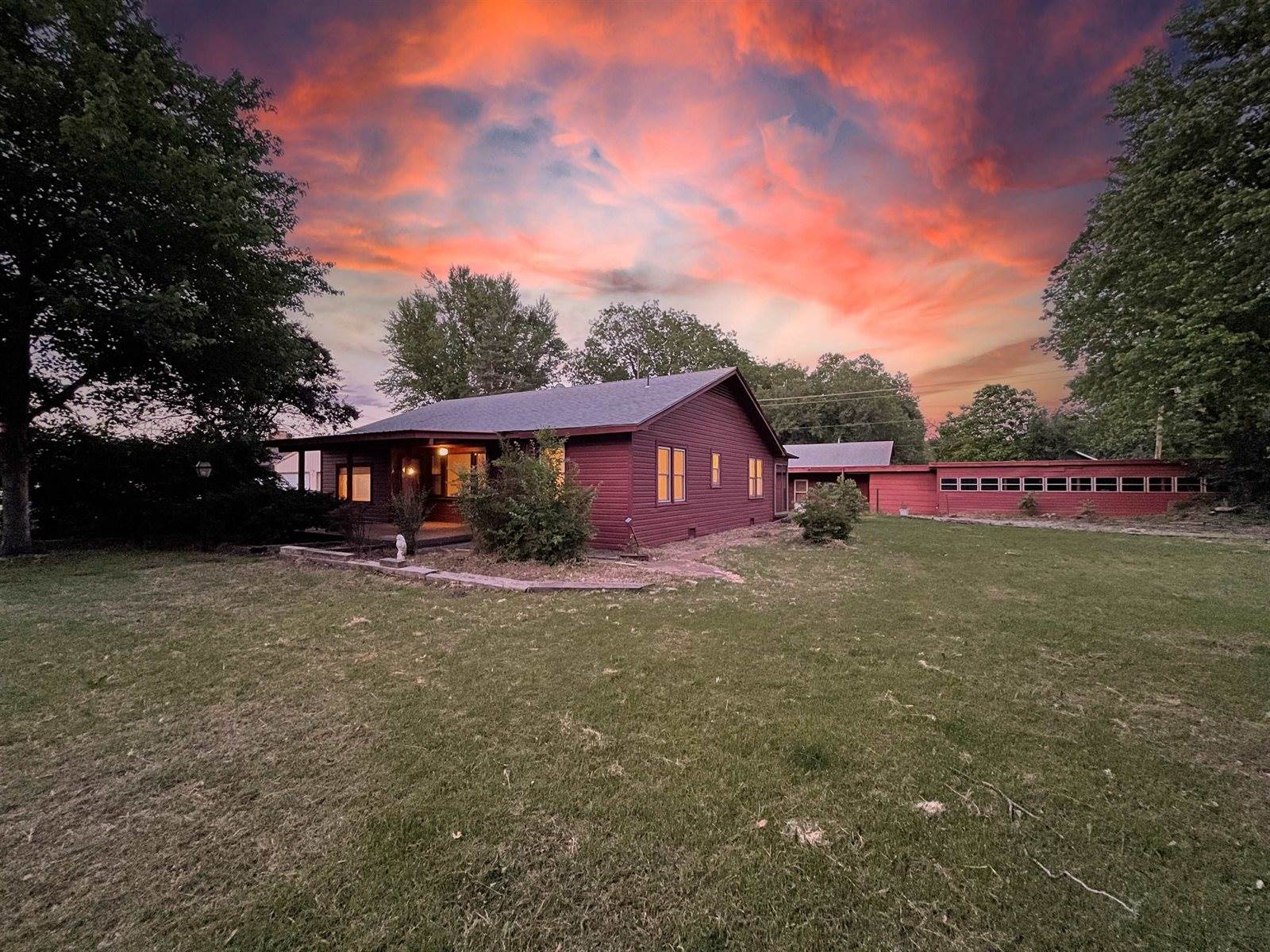 1326 North C St, Arkansas City, KS 67005