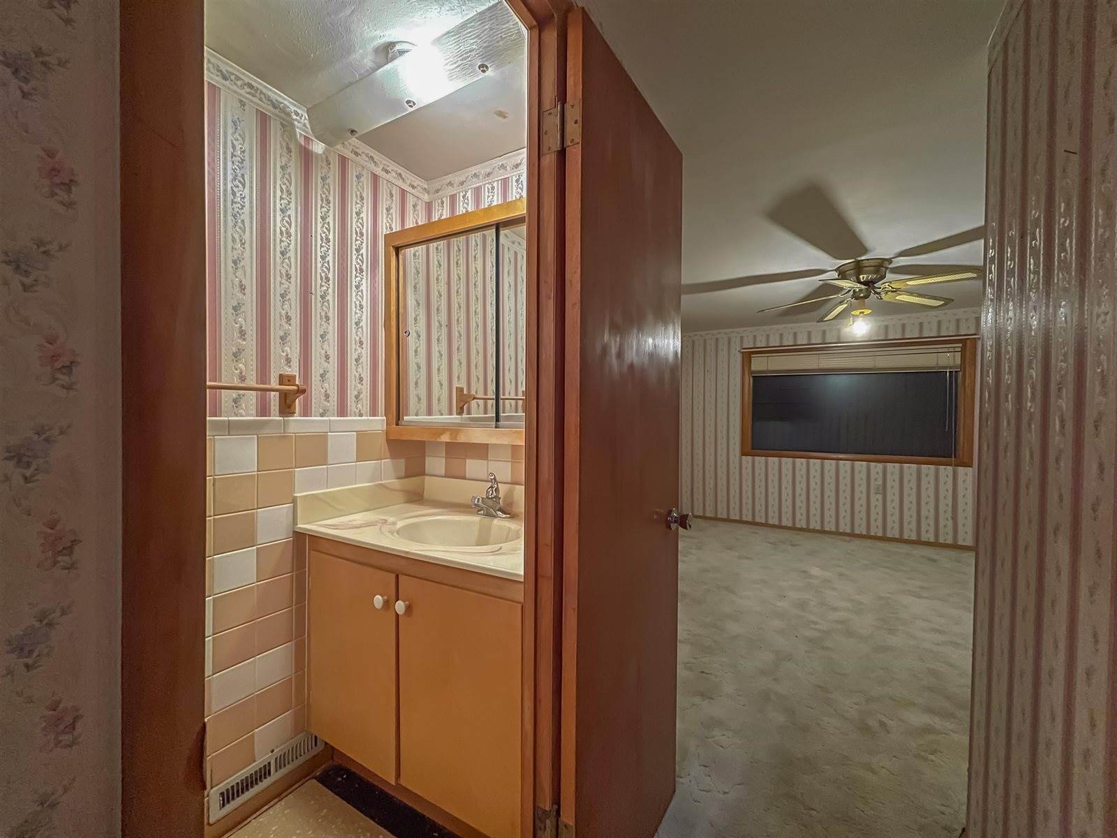 1326 North C St, Arkansas City, KS 67005