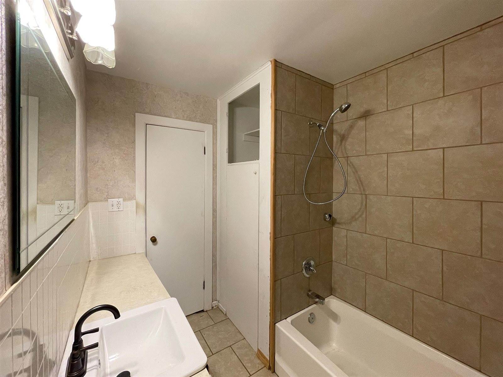 1326 North C St, Arkansas City, KS 67005