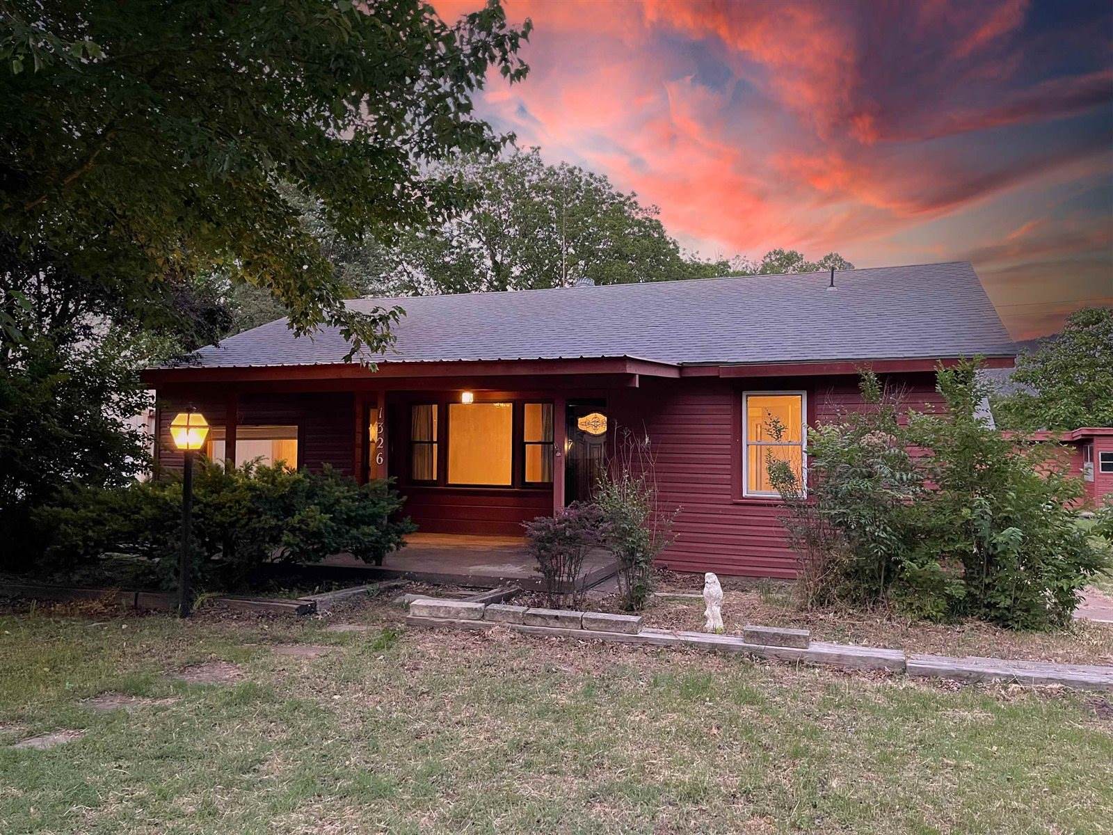 1326 North C St, Arkansas City, KS 67005