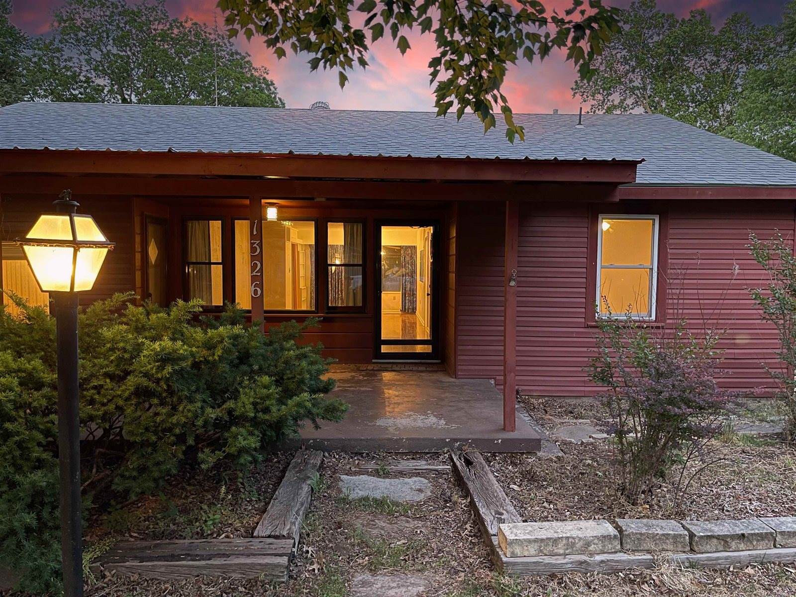 1326 North C St, Arkansas City, KS 67005