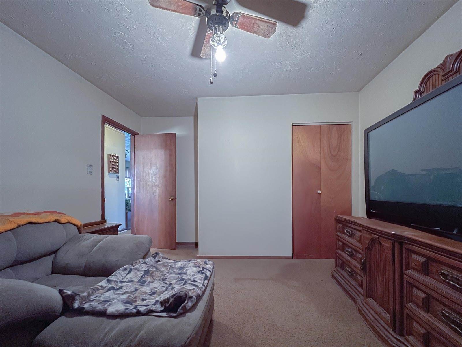 233 East Radio Ln, Arkansas City, KS 67005