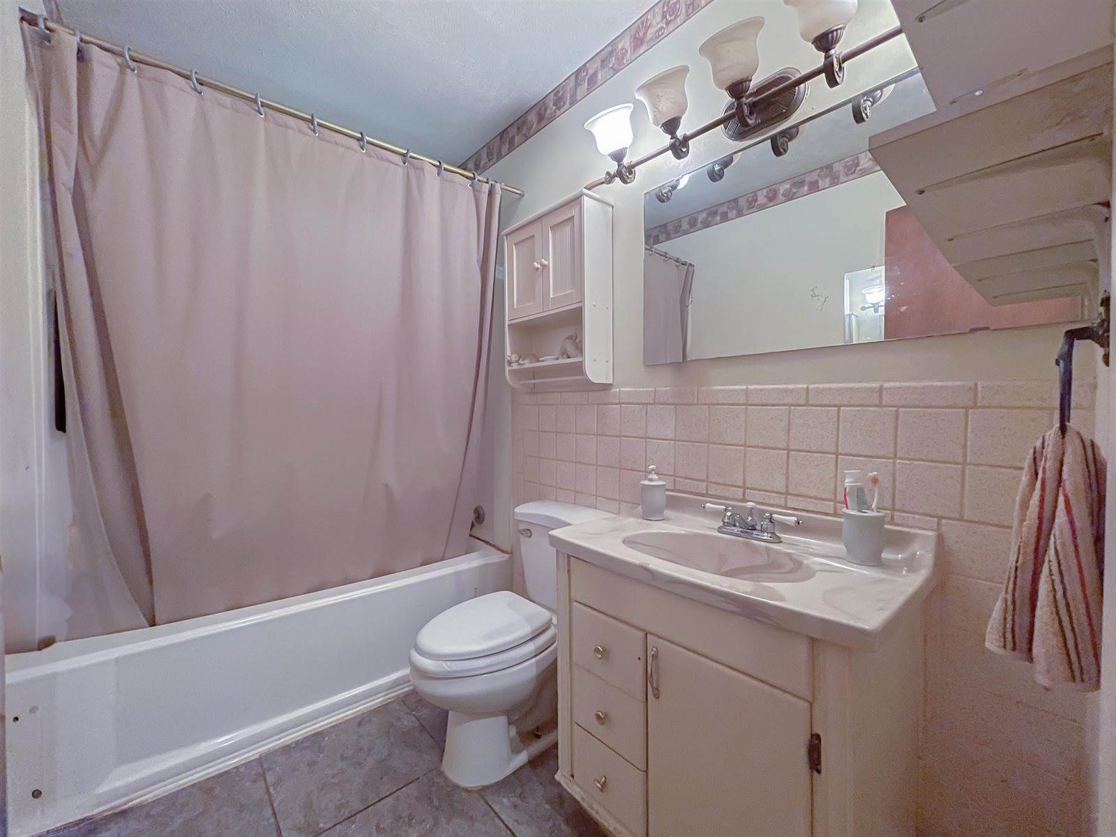 233 East Radio Ln, Arkansas City, KS 67005