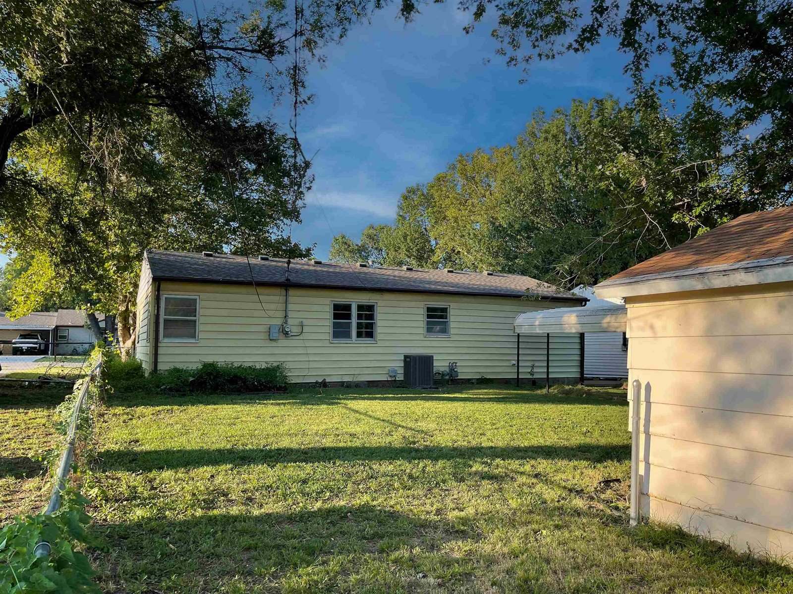 233 East Radio Ln, Arkansas City, KS 67005