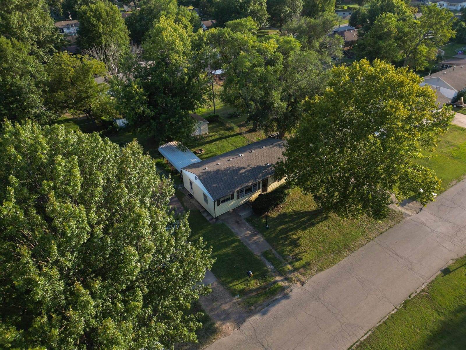 233 East Radio Ln, Arkansas City, KS 67005