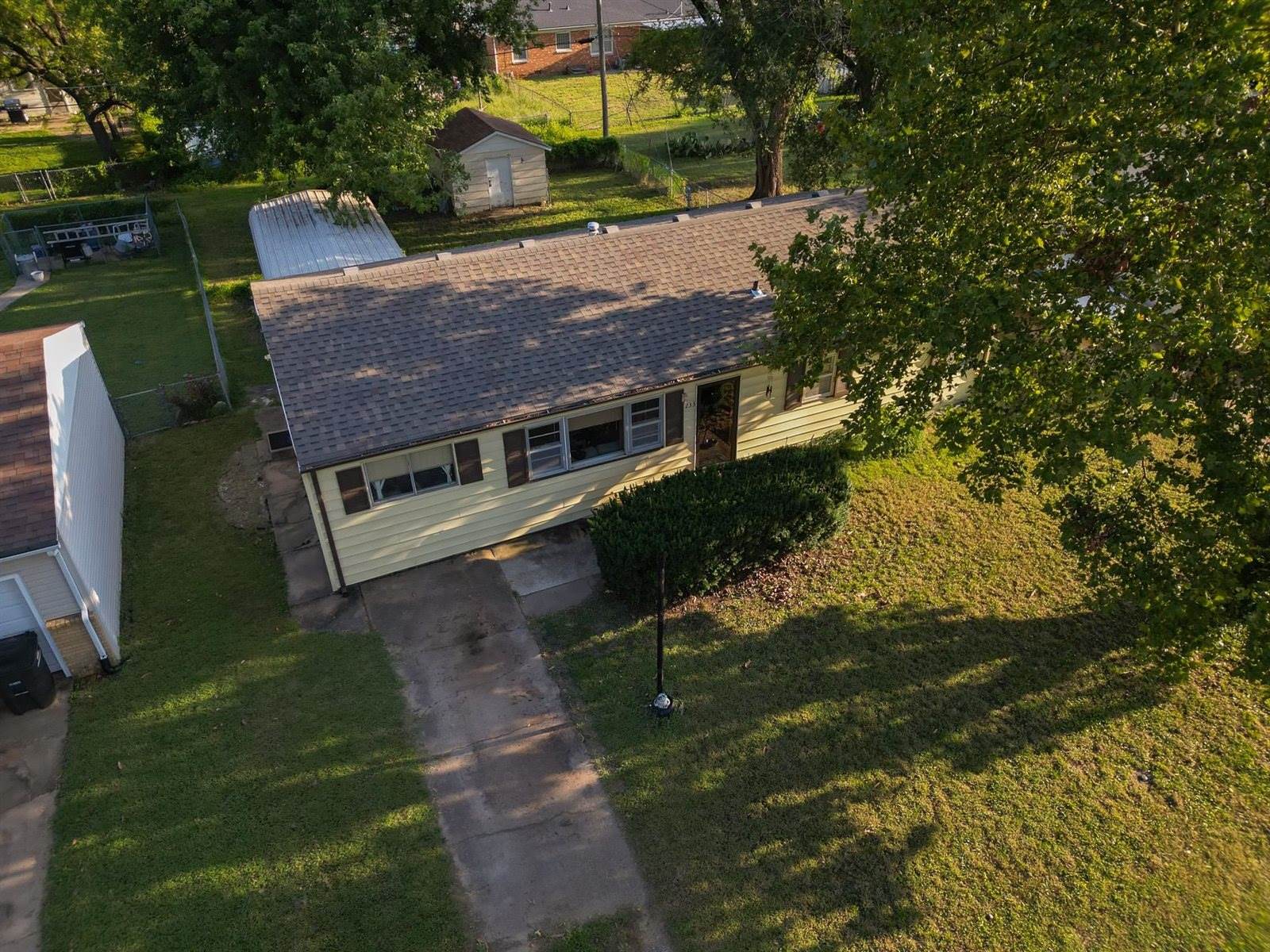 233 East Radio Ln, Arkansas City, KS 67005