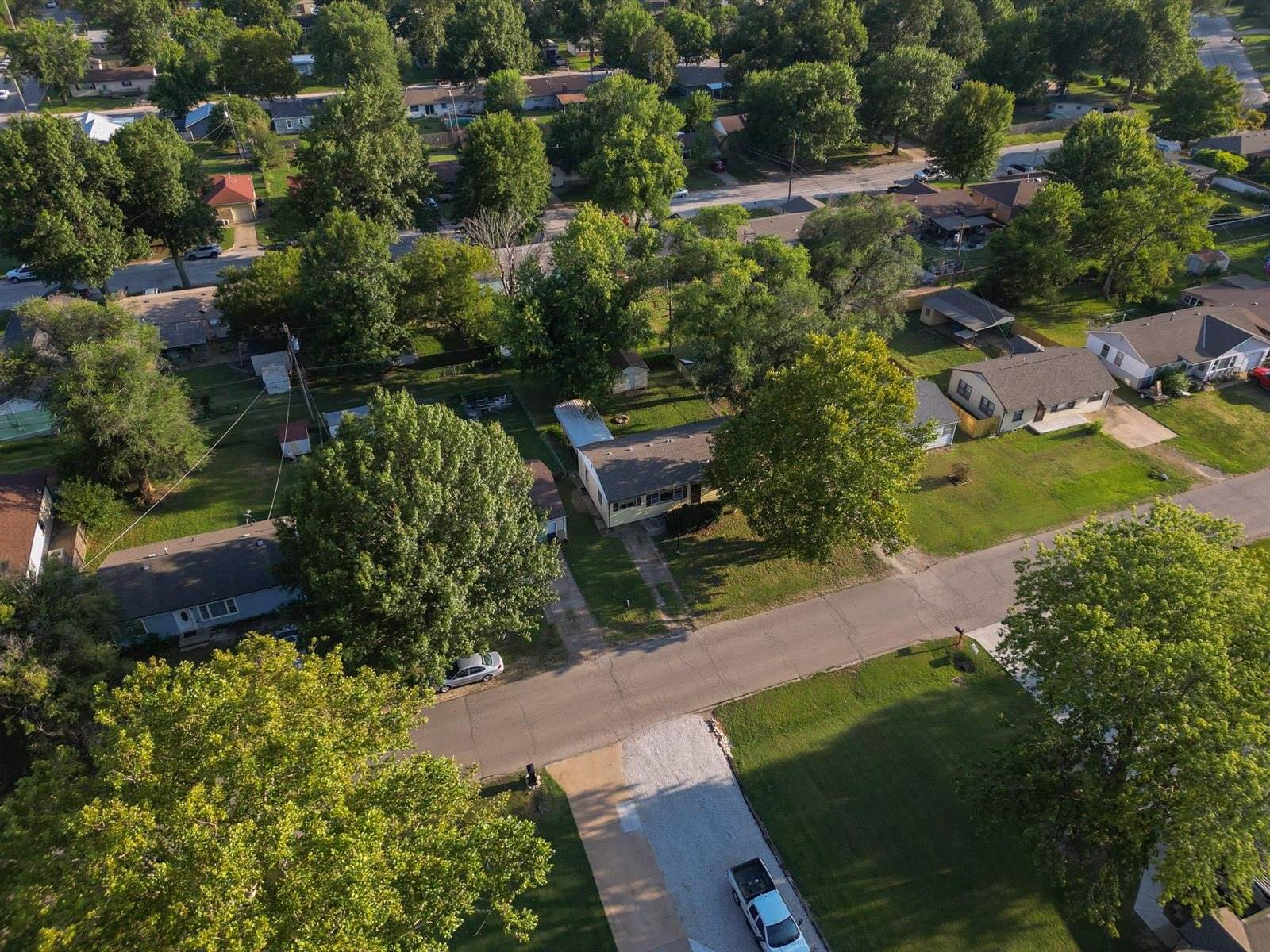 233 East Radio Ln, Arkansas City, KS 67005