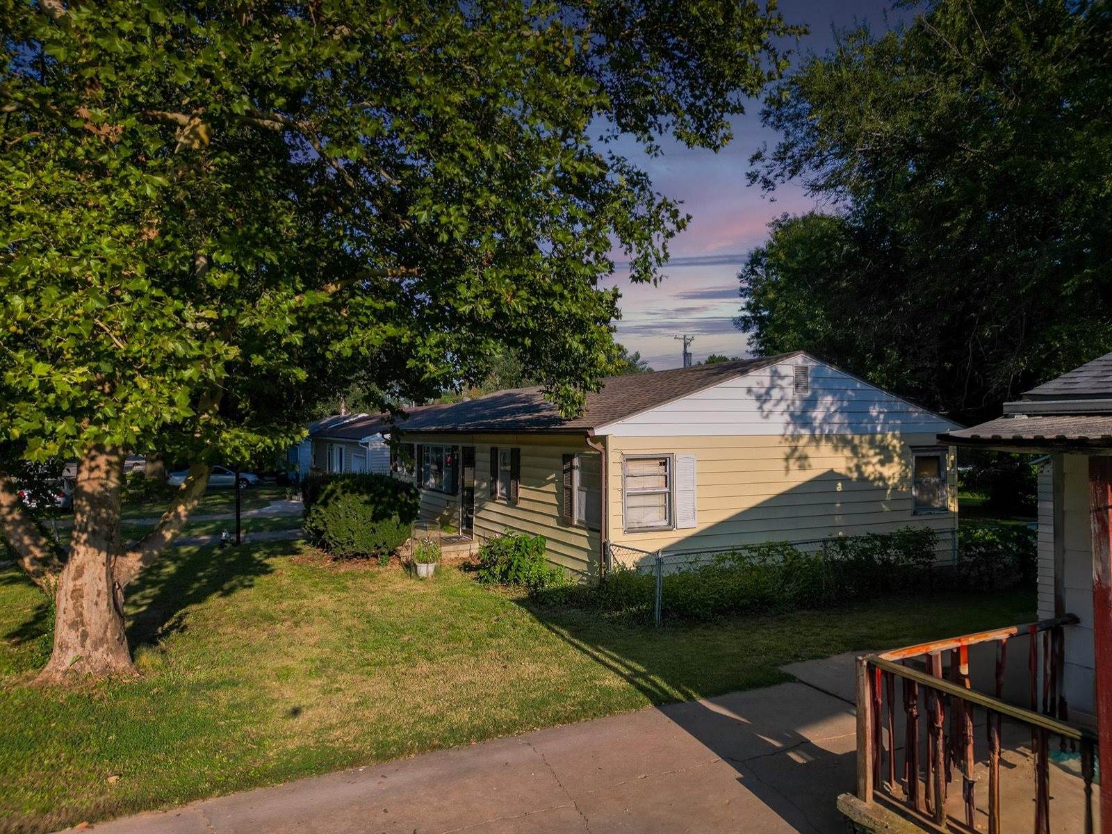 233 East Radio Ln, Arkansas City, KS 67005