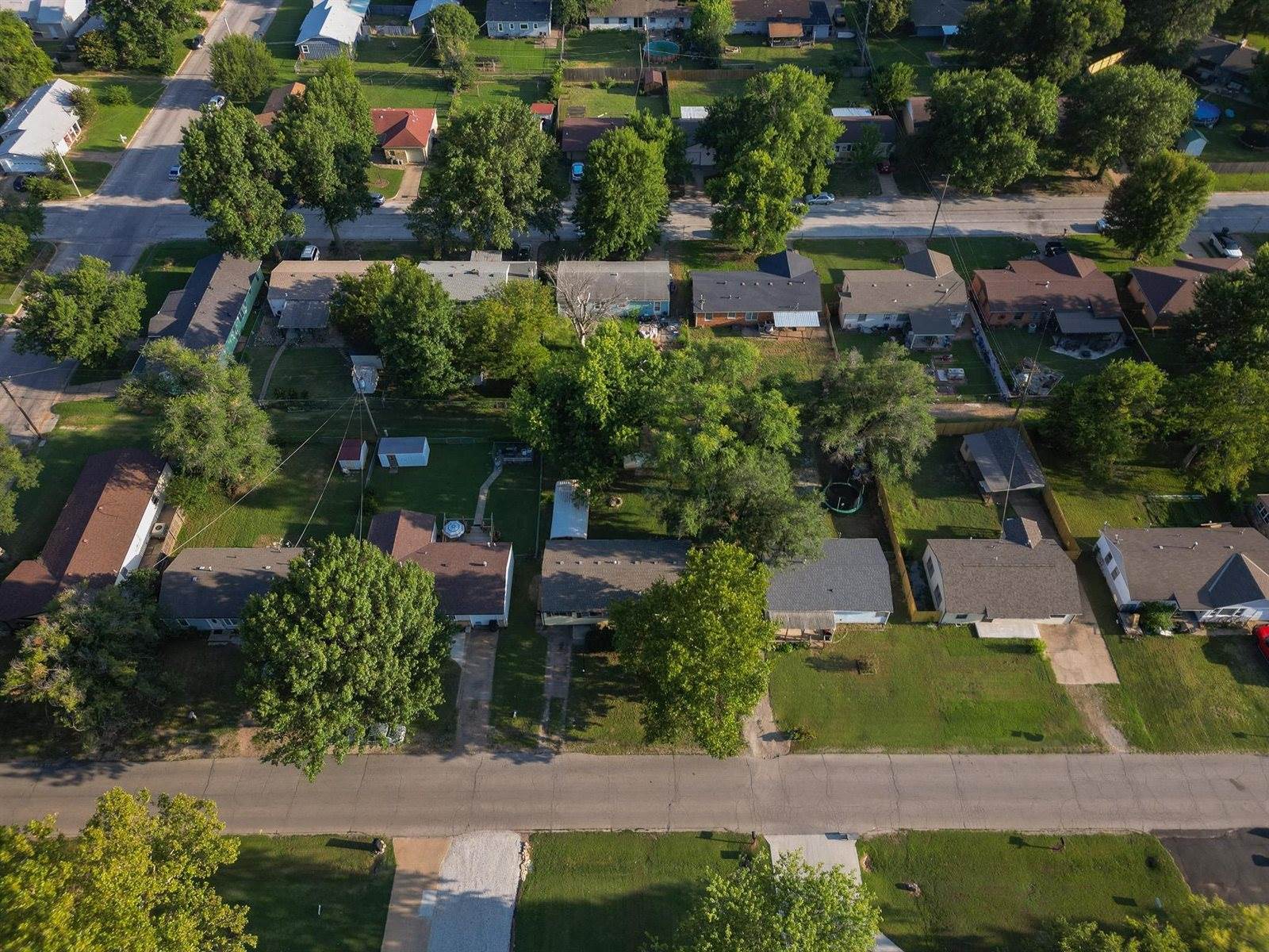 233 East Radio Ln, Arkansas City, KS 67005