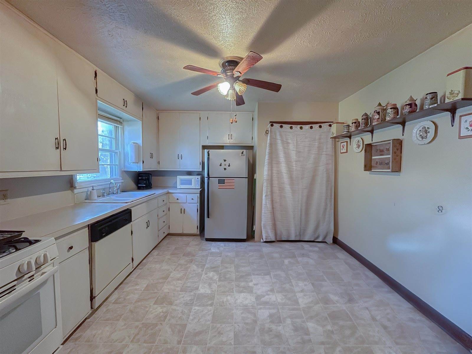 233 East Radio Ln, Arkansas City, KS 67005