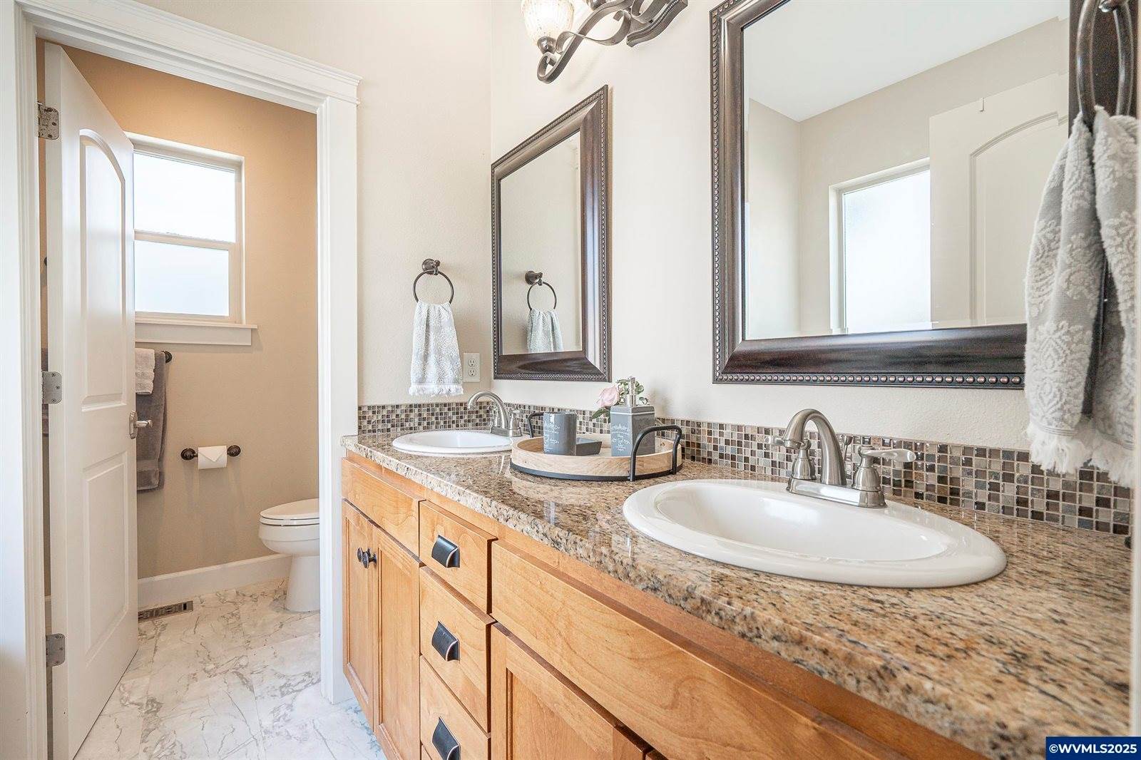 1164 SW Cherry St, Dallas, OR 97338