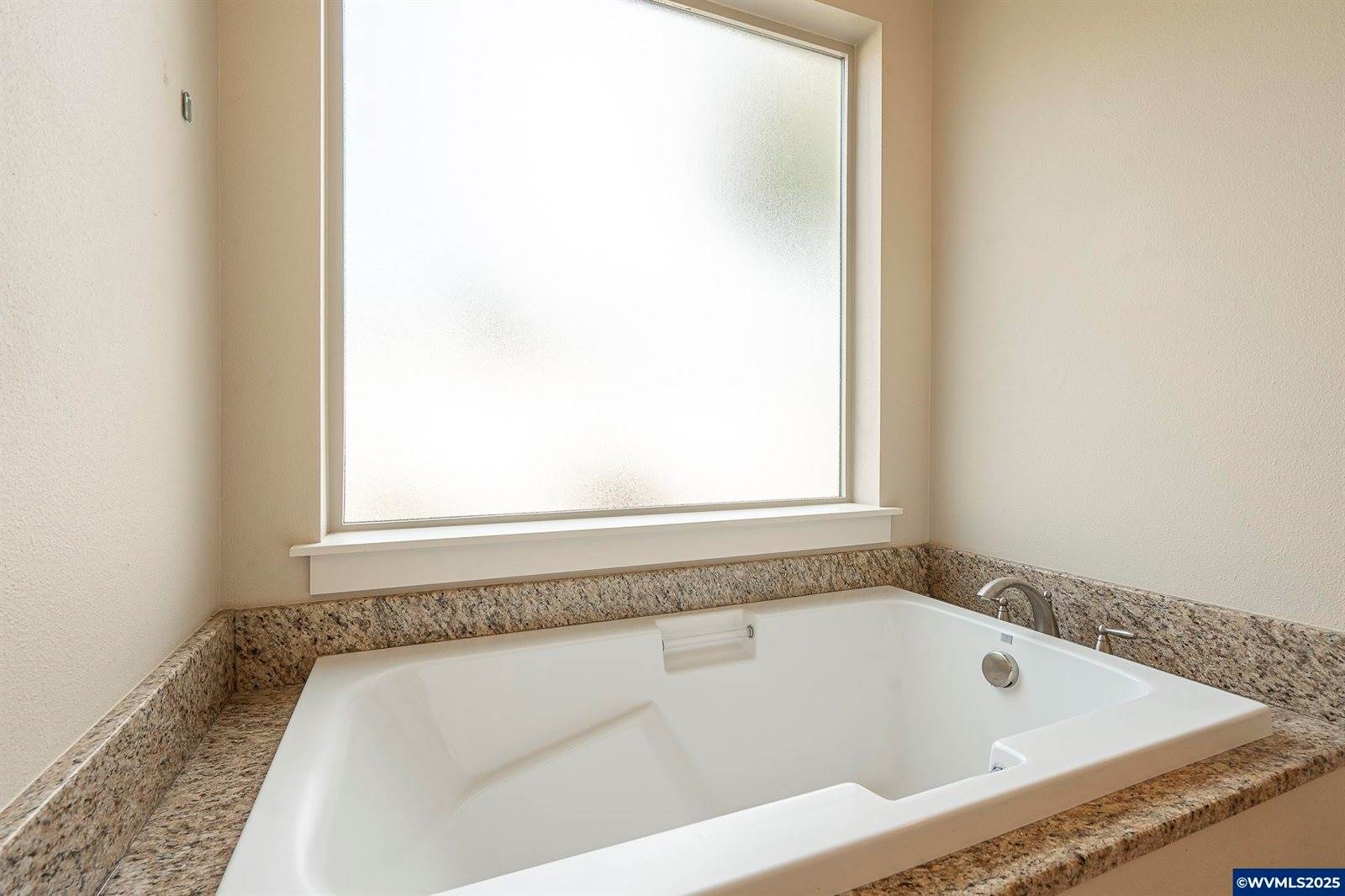 1164 SW Cherry St, Dallas, OR 97338