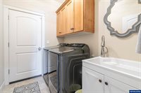 1164 SW Cherry St, Dallas, OR 97338