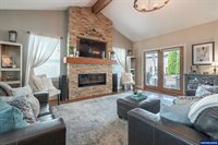 1164 SW Cherry St, Dallas, OR 97338