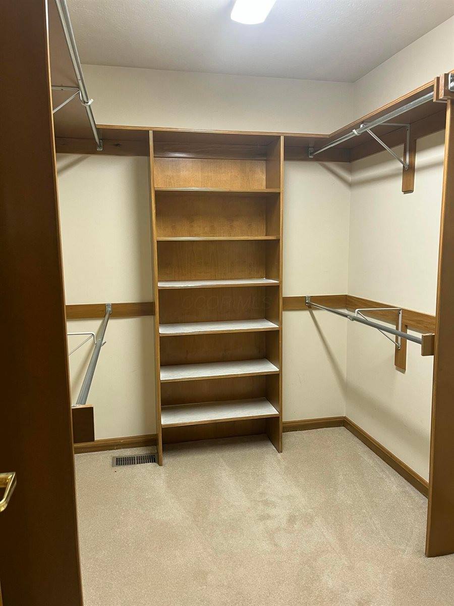 1156 Lake Point, Westerville, OH 43082