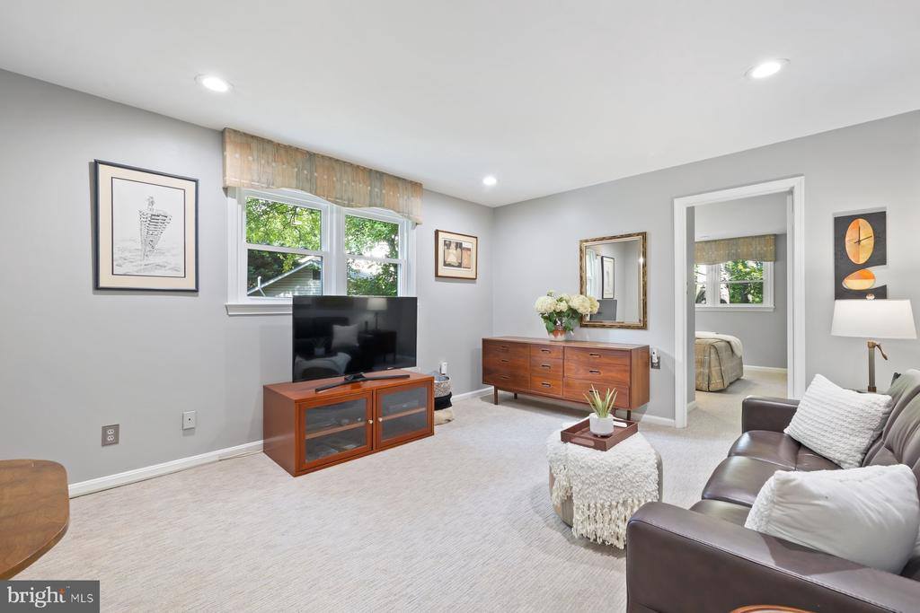 6801 Tildenwood Lane, Rockville, MD 20852