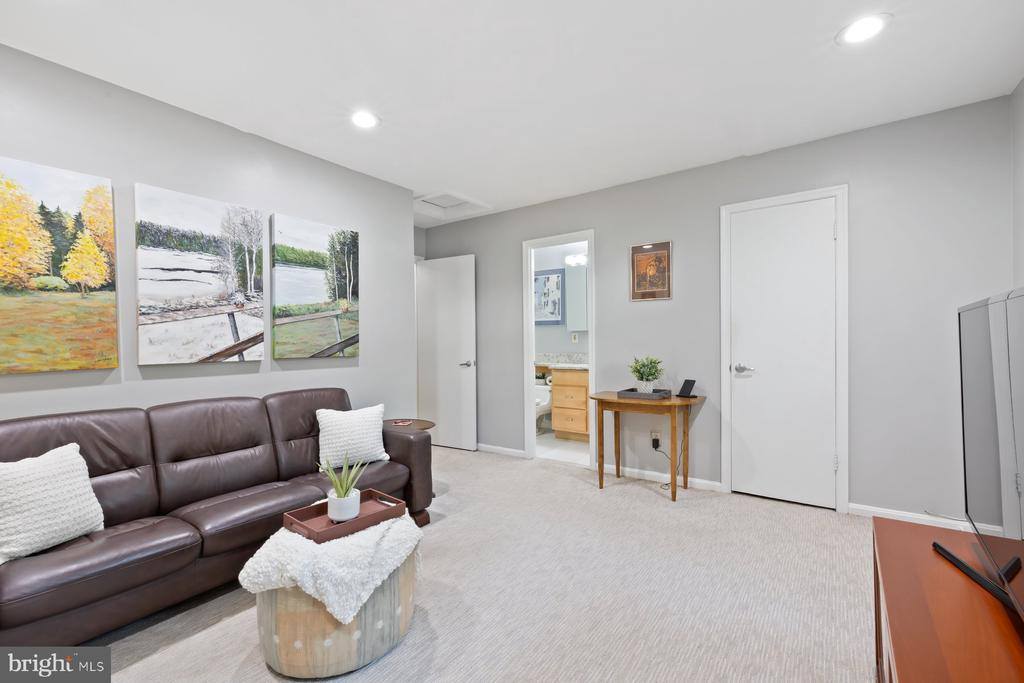 6801 Tildenwood Lane, Rockville, MD 20852