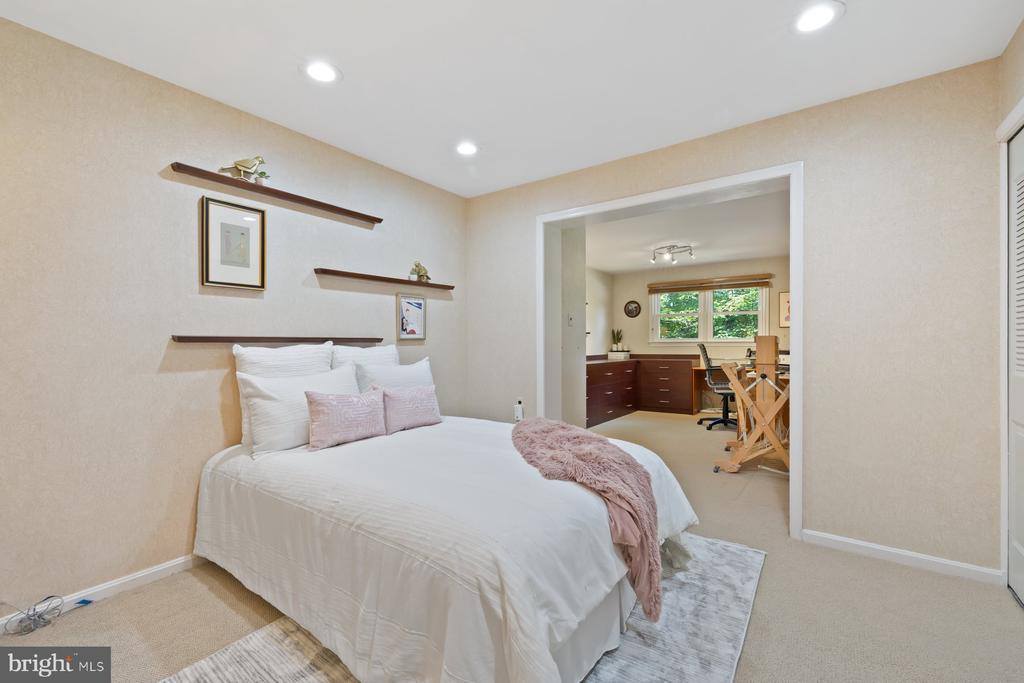 6801 Tildenwood Lane, Rockville, MD 20852