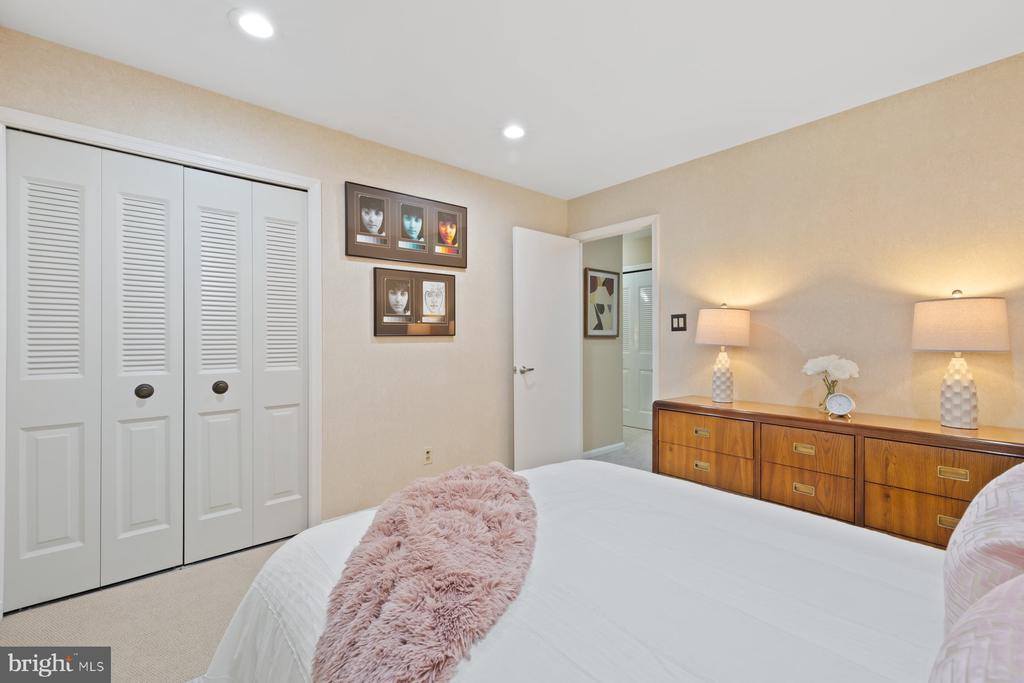 6801 Tildenwood Lane, Rockville, MD 20852