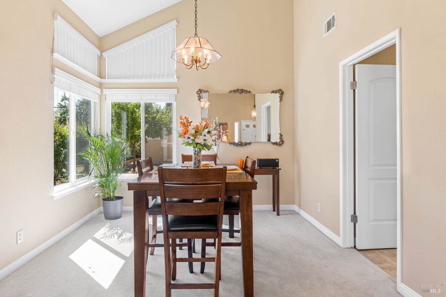 516 Owl Court, Vacaville, CA 95687