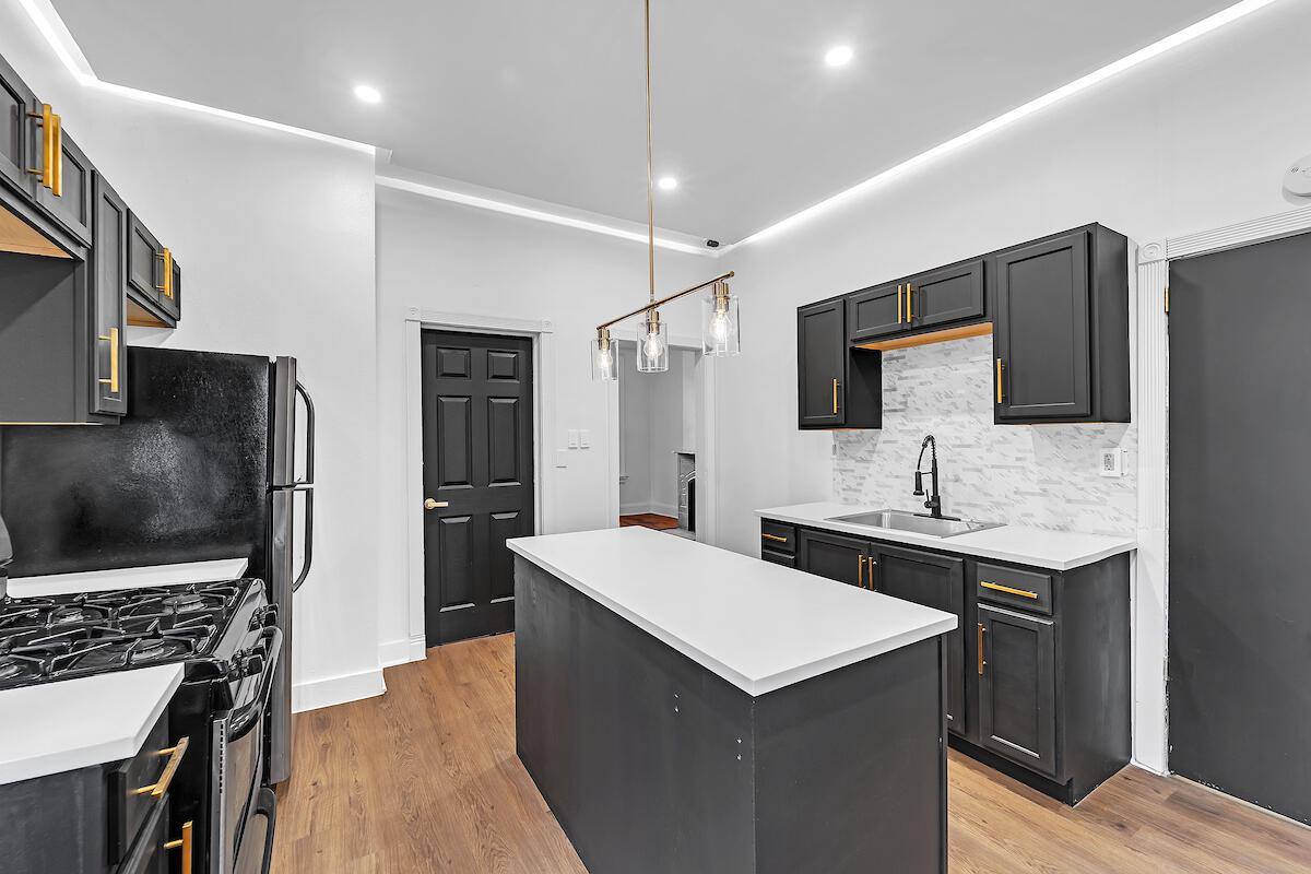 2030 W Pierce STREET, Milwaukee, WI 53204