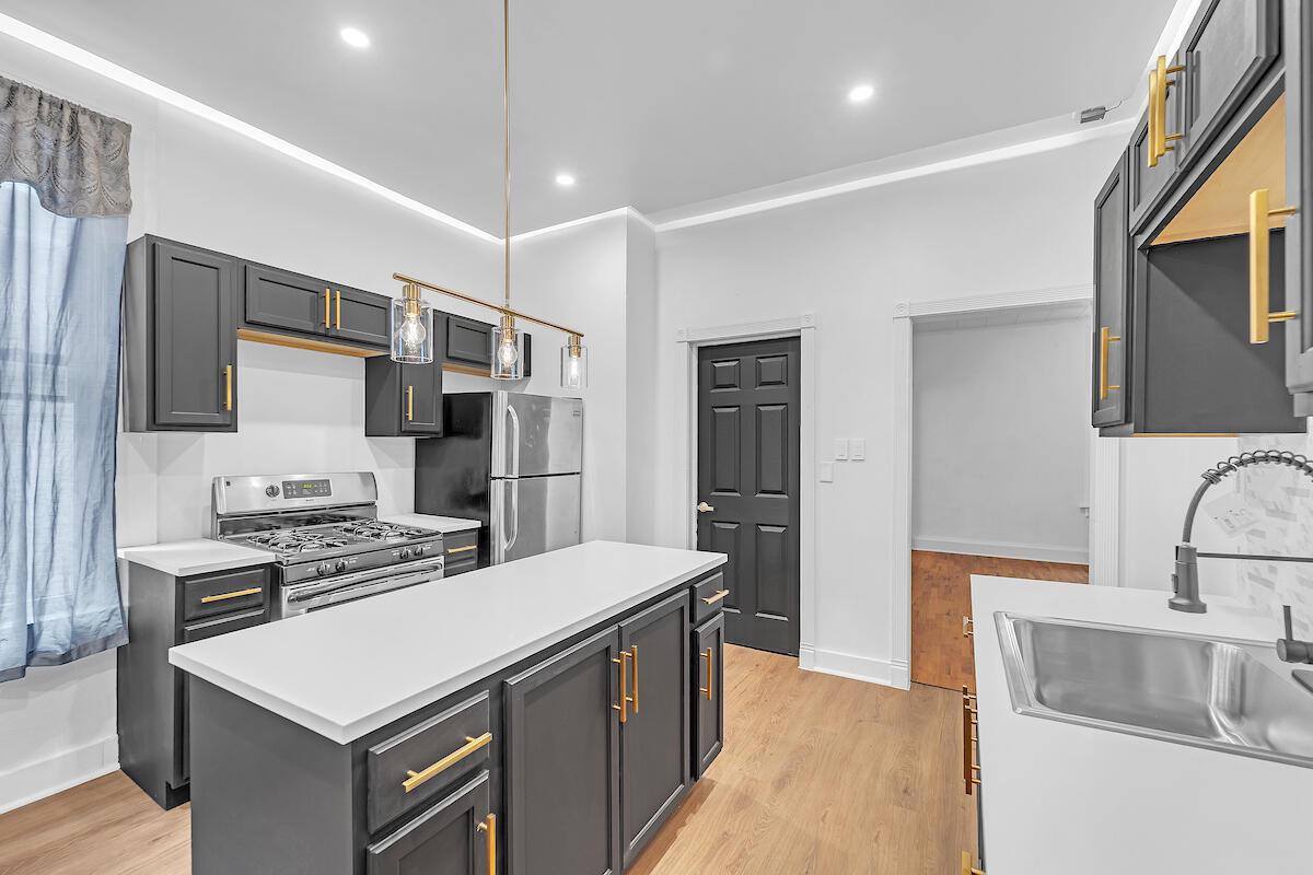 2030 W Pierce STREET, Milwaukee, WI 53204