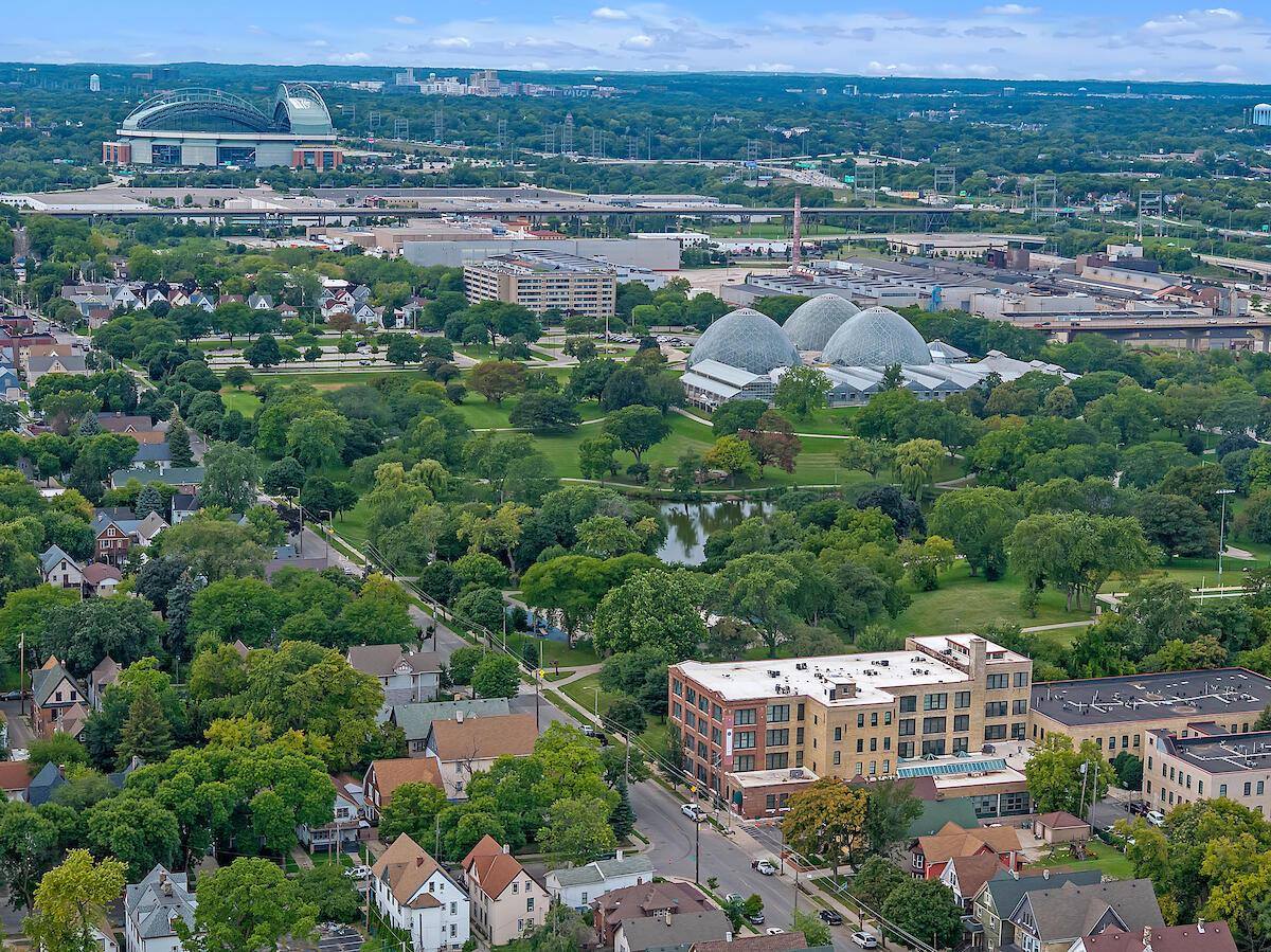 2030 W Pierce STREET, Milwaukee, WI 53204