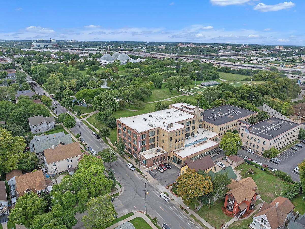 2030 W Pierce STREET, Milwaukee, WI 53204