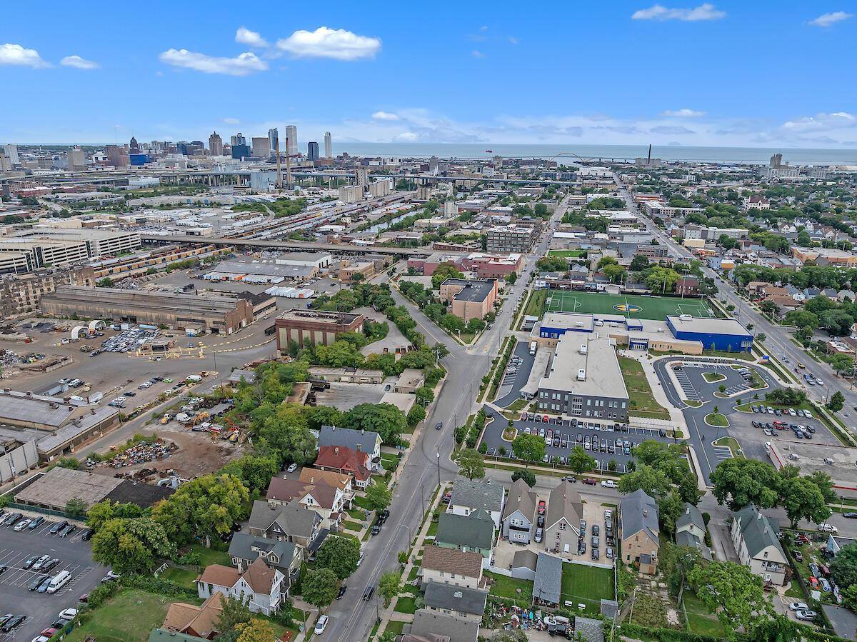 2030 W Pierce STREET, Milwaukee, WI 53204