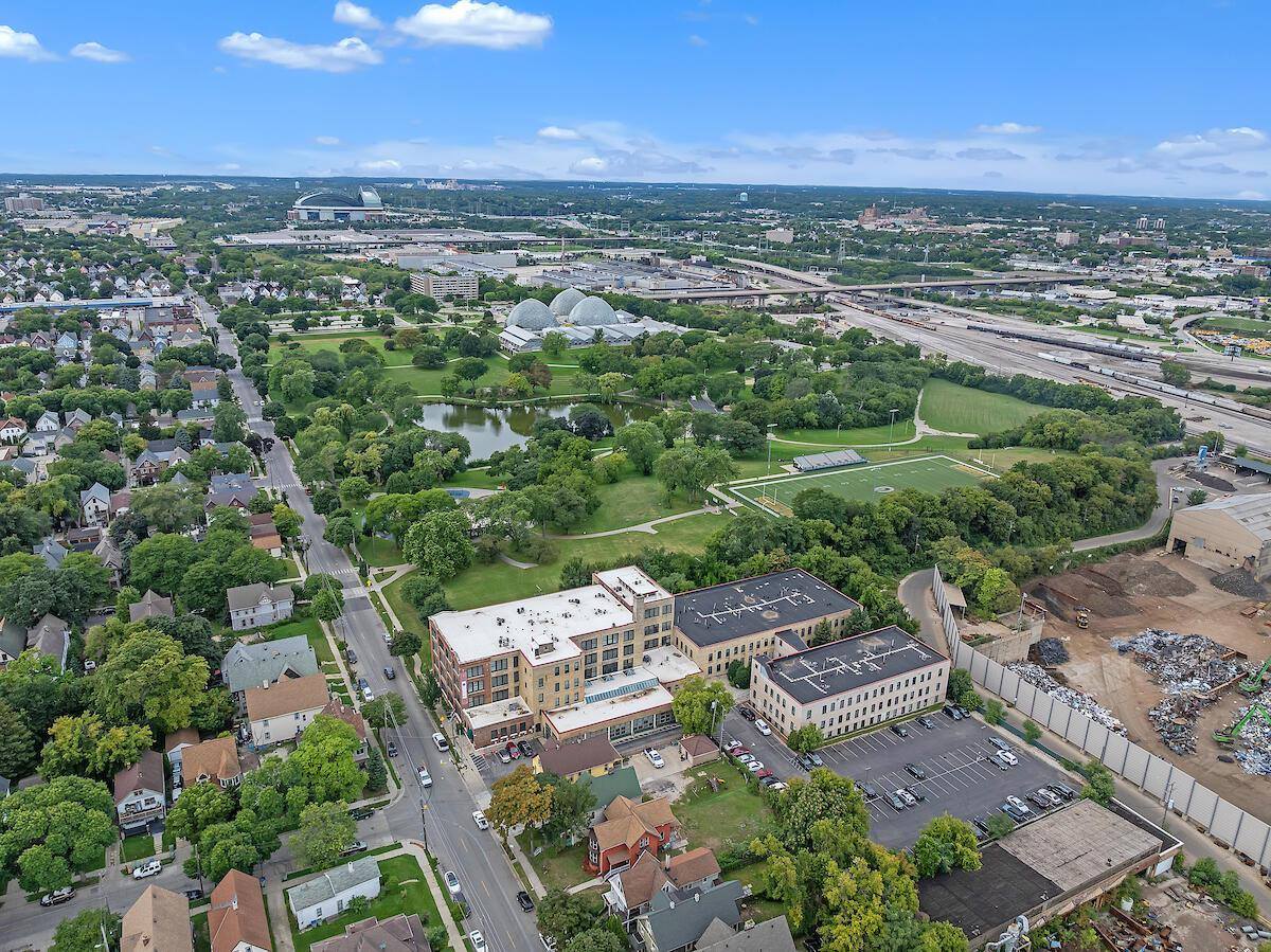 2030 W Pierce STREET, Milwaukee, WI 53204