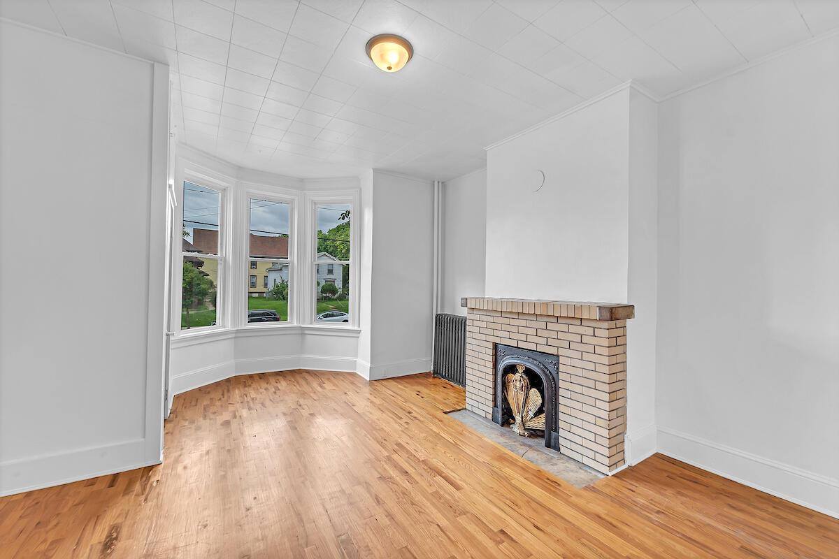 2030 W Pierce STREET, Milwaukee, WI 53204