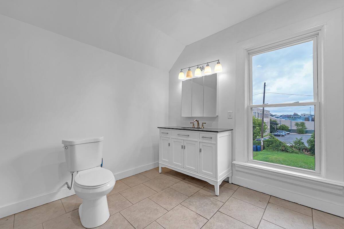 2030 W Pierce STREET, Milwaukee, WI 53204