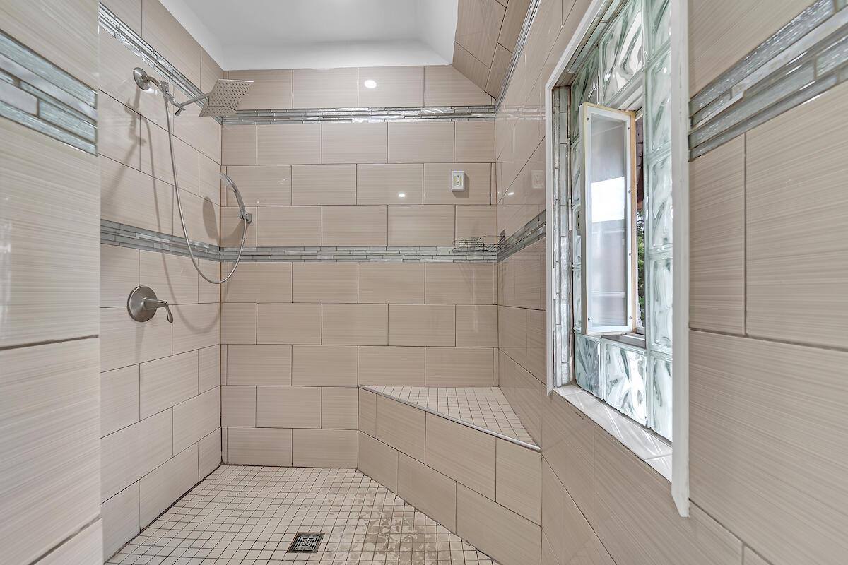 2030 W Pierce STREET, Milwaukee, WI 53204