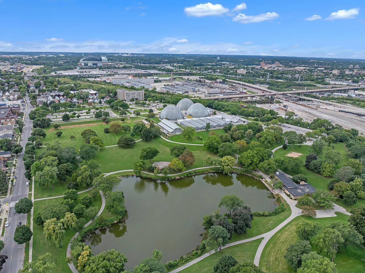 2030 W Pierce STREET, Milwaukee, WI 53204