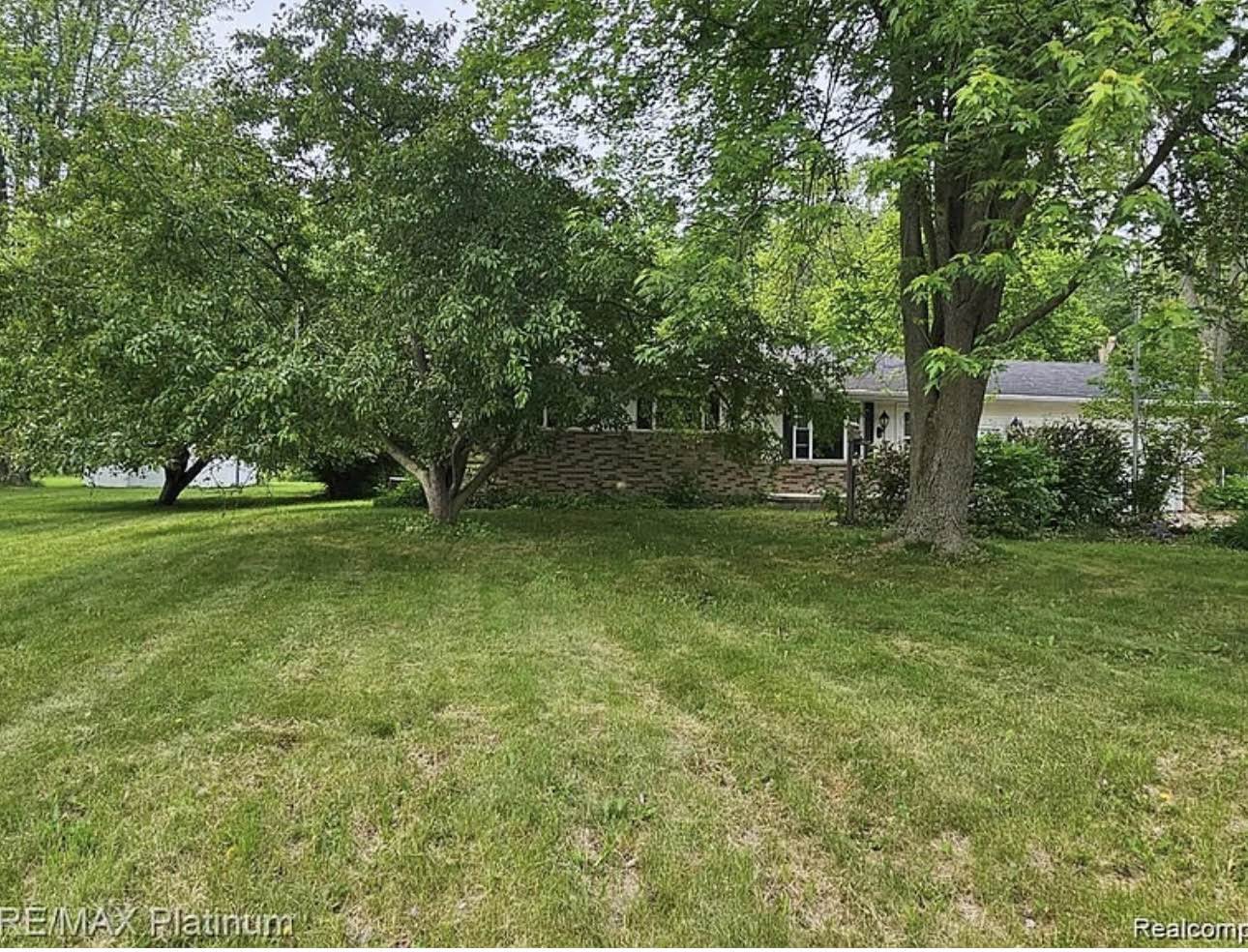 1320 W Wilson Rd, Clio, MI 48420