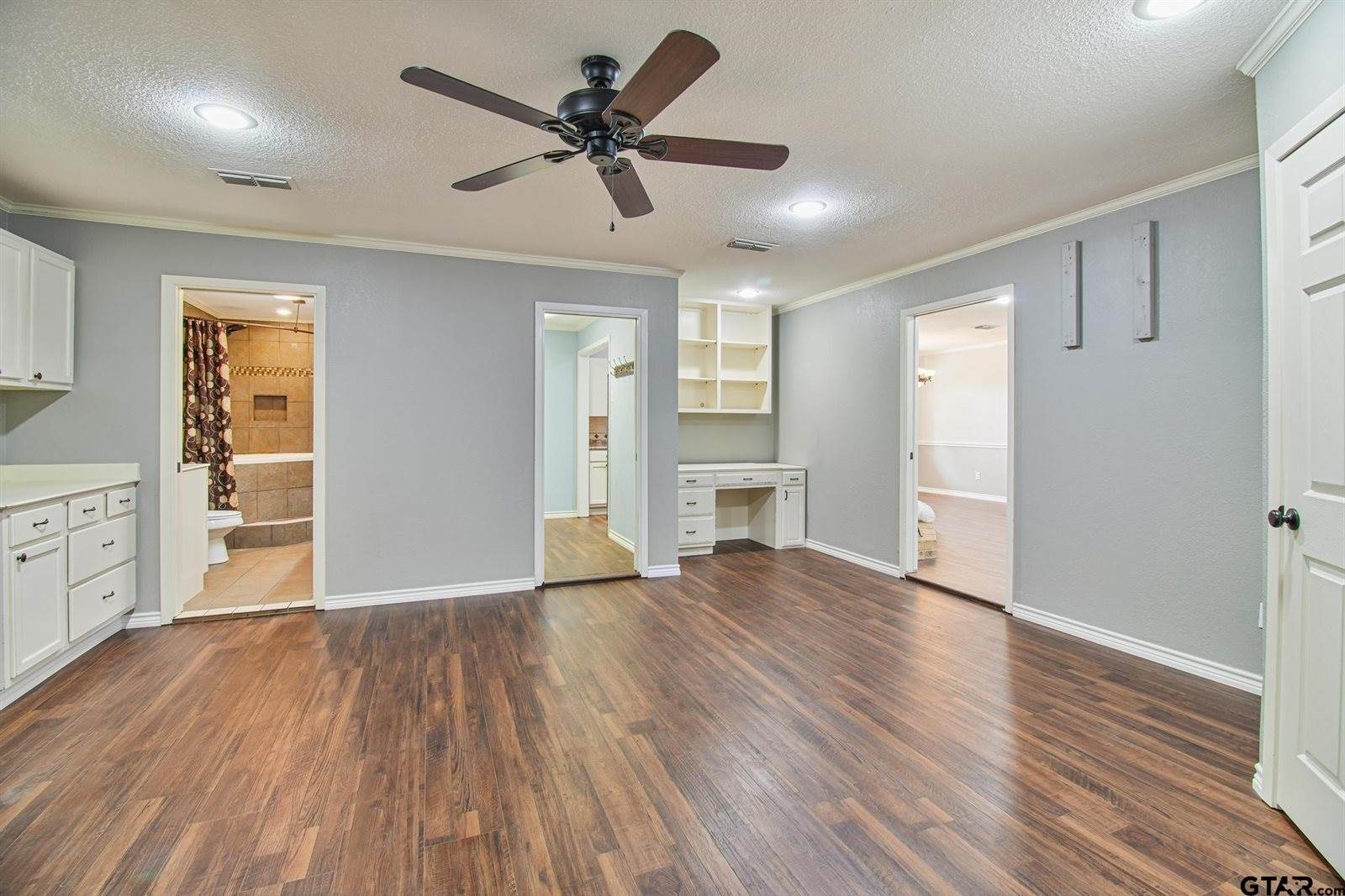 202 Robinwood Dr, Whitehouse, TX 75791