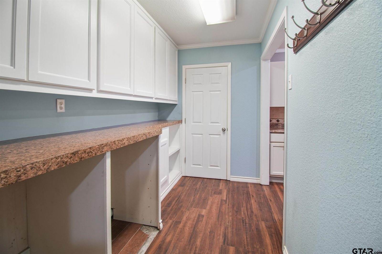 202 Robinwood Dr, Whitehouse, TX 75791