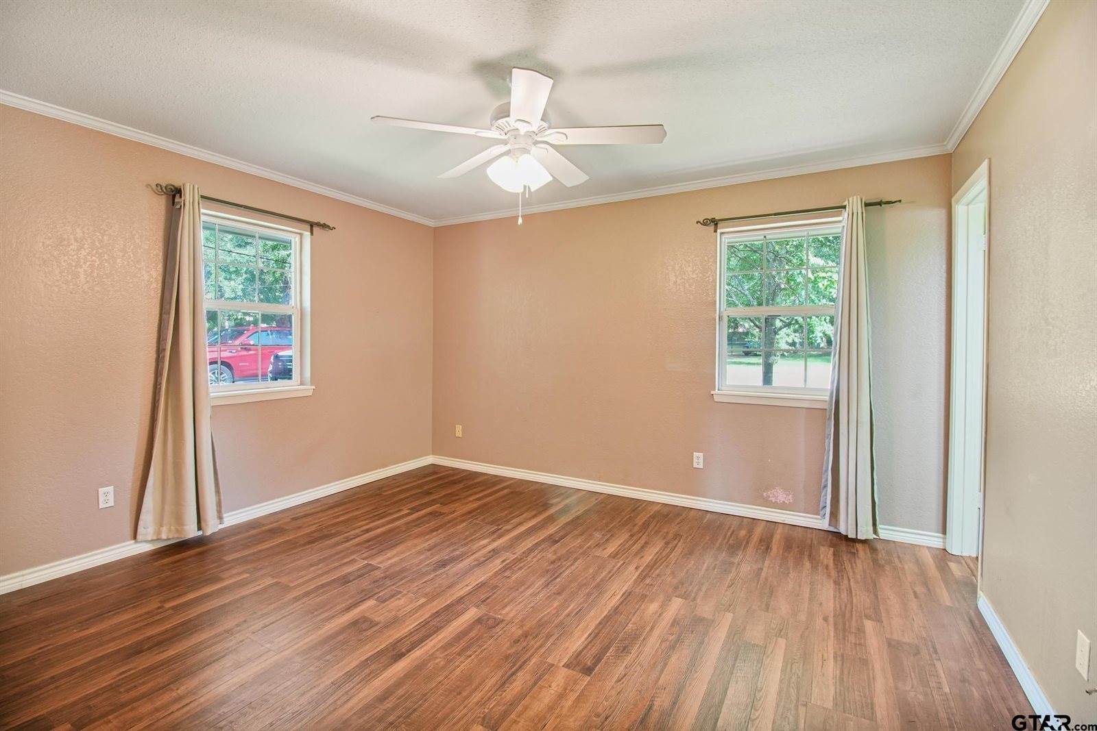 202 Robinwood Dr, Whitehouse, TX 75791