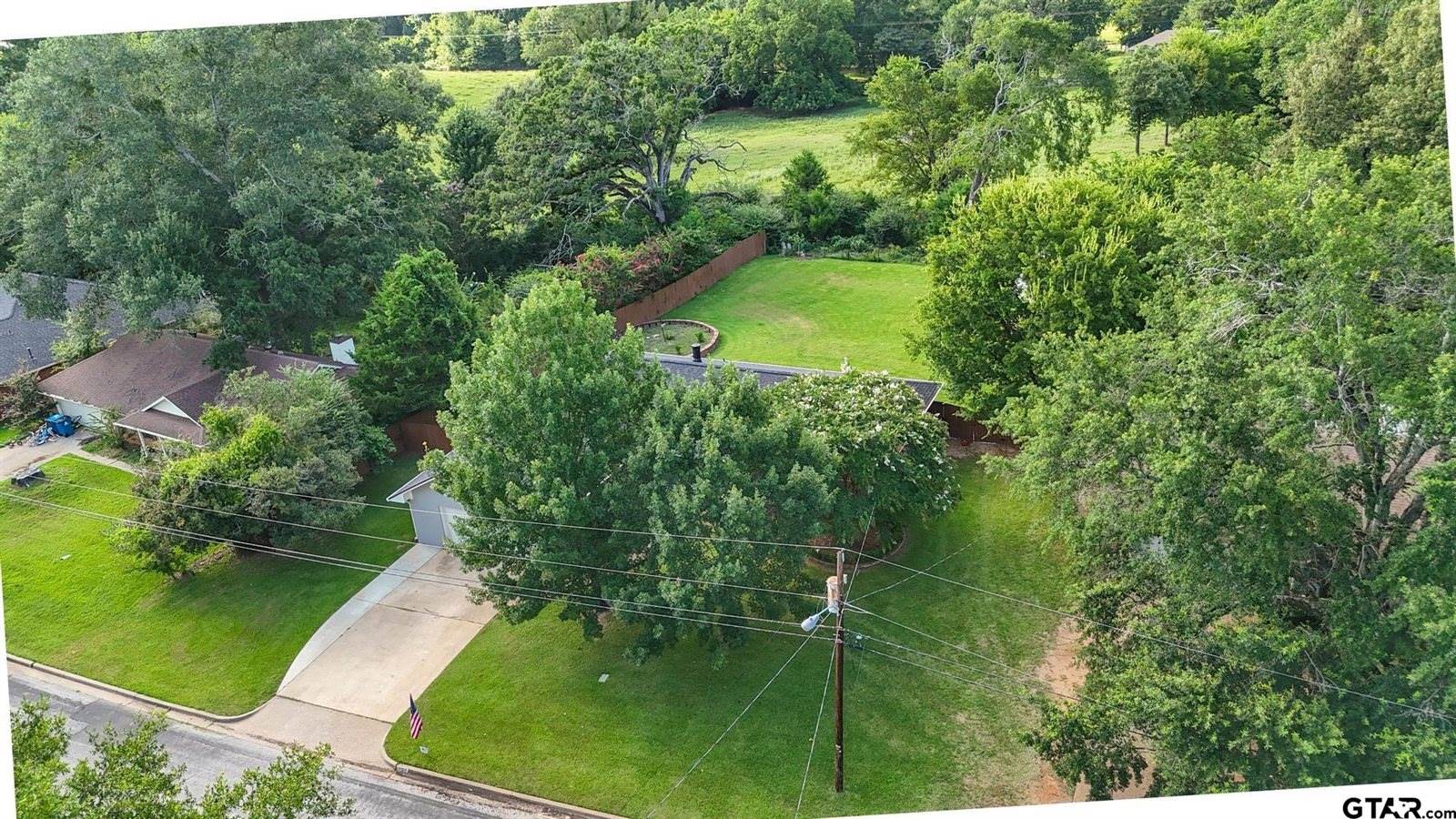 202 Robinwood Dr, Whitehouse, TX 75791