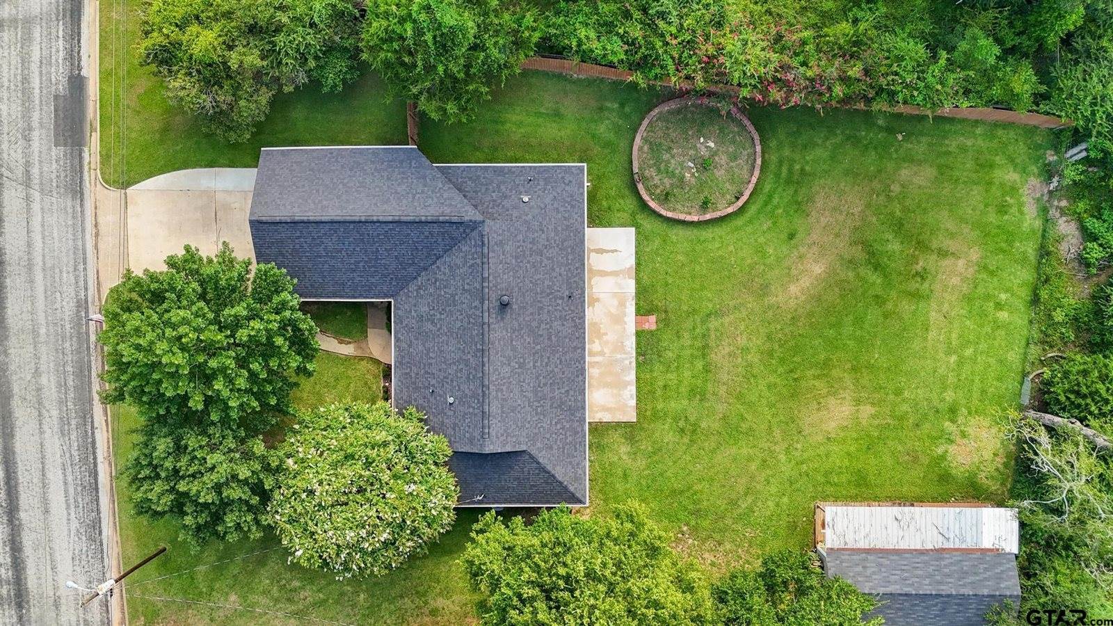 202 Robinwood Dr, Whitehouse, TX 75791