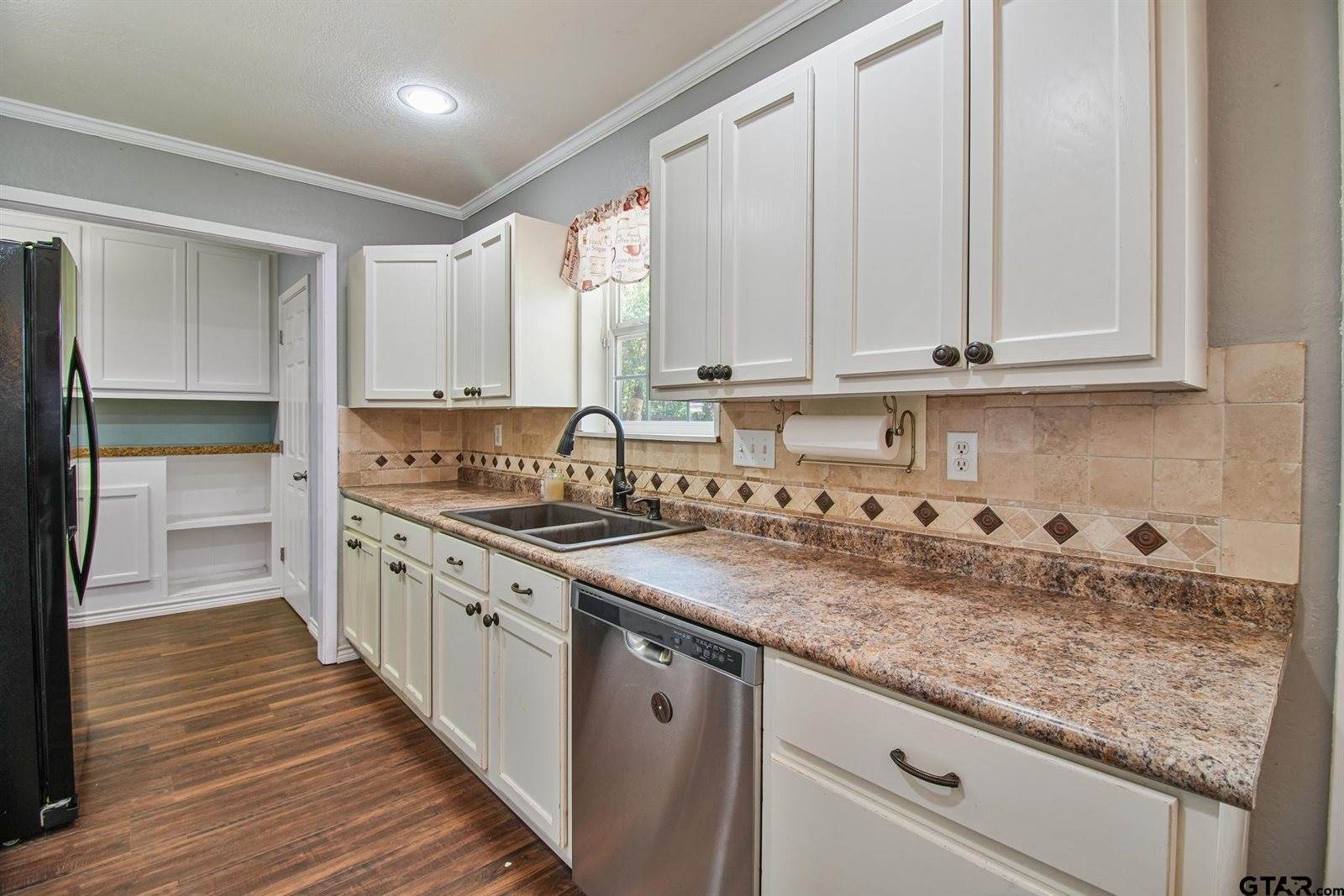 202 Robinwood Dr, Whitehouse, TX 75791