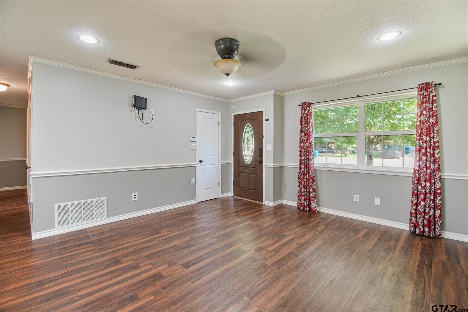 202 Robinwood Dr, Whitehouse, TX 75791